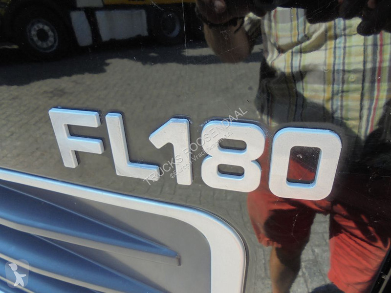 Vrachtwagen Volvo 8.180 + Manual + Dhollandia Lift