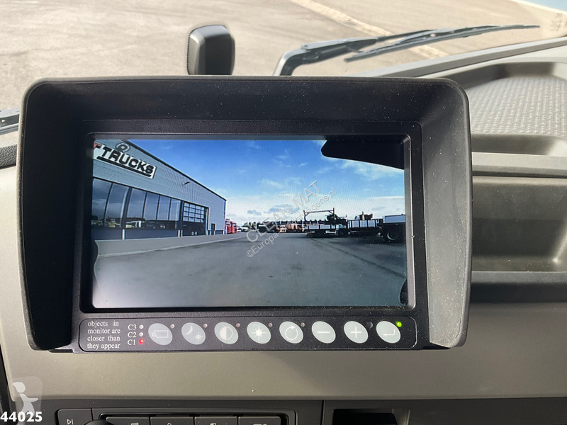 Camion Volvo FM  8x2 Hiab 25 Tonmeter laadkraan