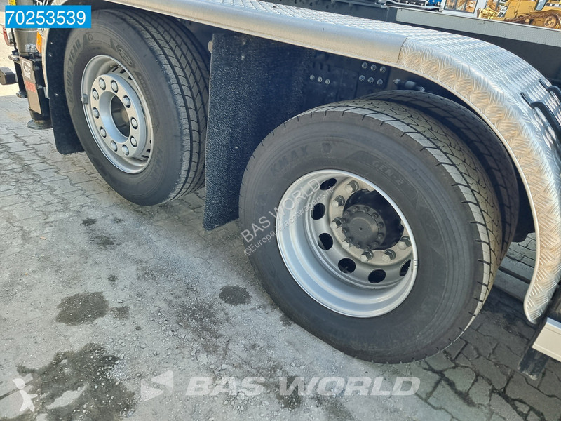 Camion Volvo 420 8X2 Repaired Damage Hiab...