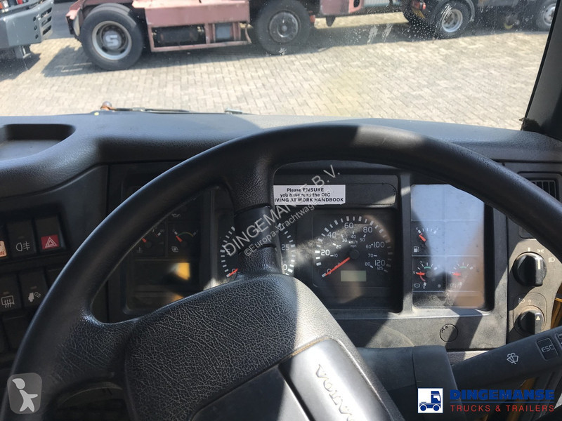 Camion Volvo 4x2 RHD Whale vacuum tank 8 m3
