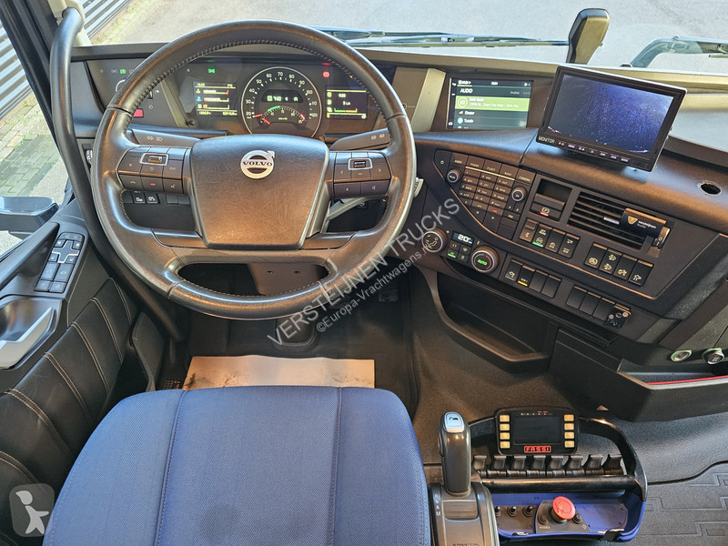 Kamion Volvo 8x2-6 / FASSI F1650 / JIB + WINCH...