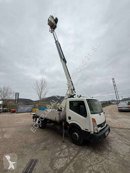 Camion Nissan NT400