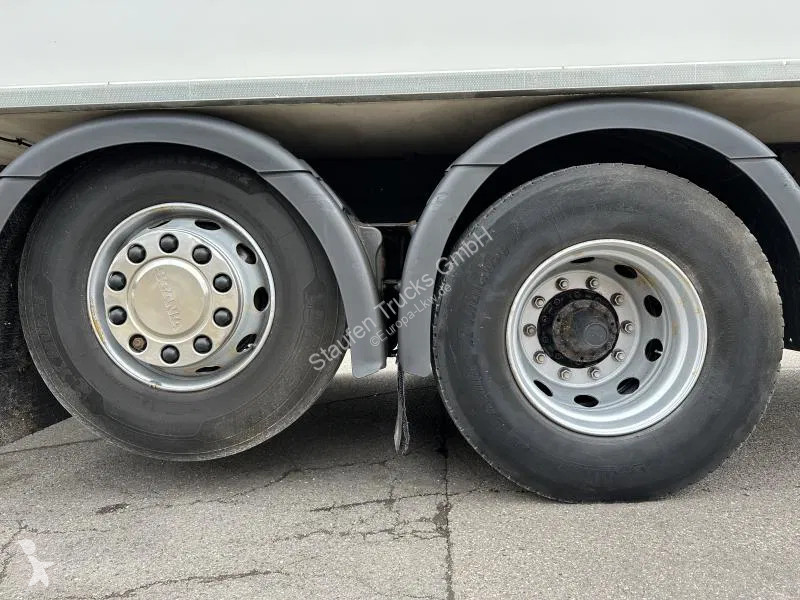 Kamion Scania P410 6x2 Fleisch KW Rohrbahnen...