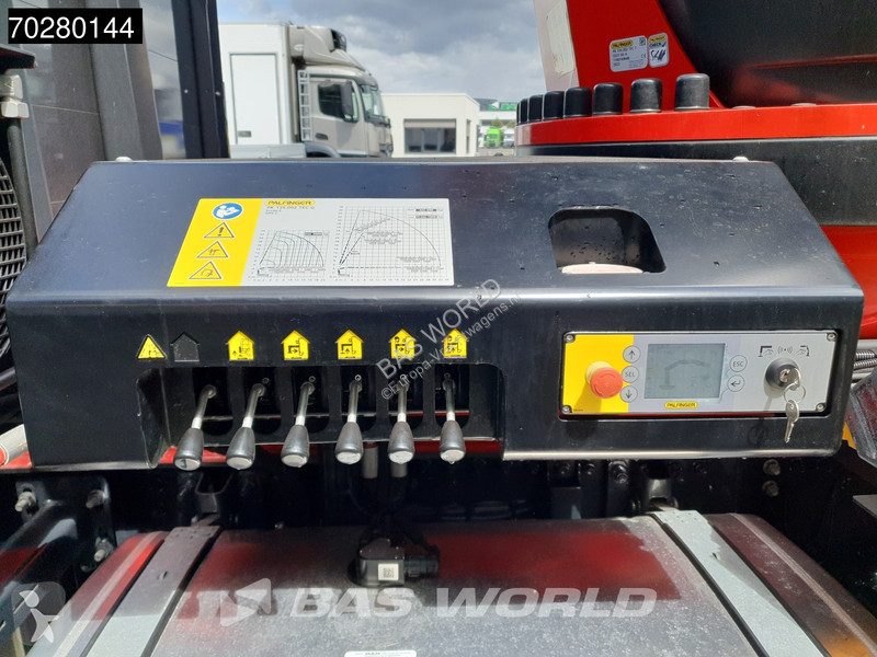 Camion MAN 35.520 8X4 Palfinger PK135.002 TEC 7...