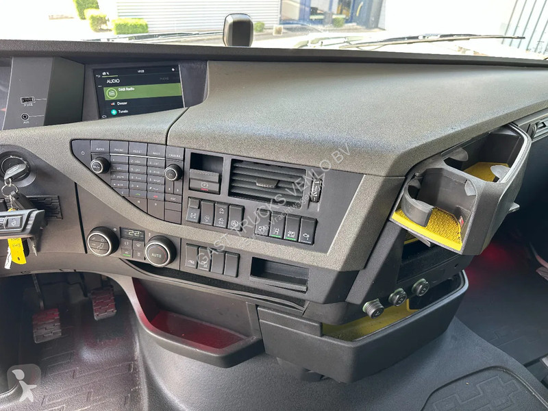 Kamion Volvo 16750 6x4 Globe XL Chassis...