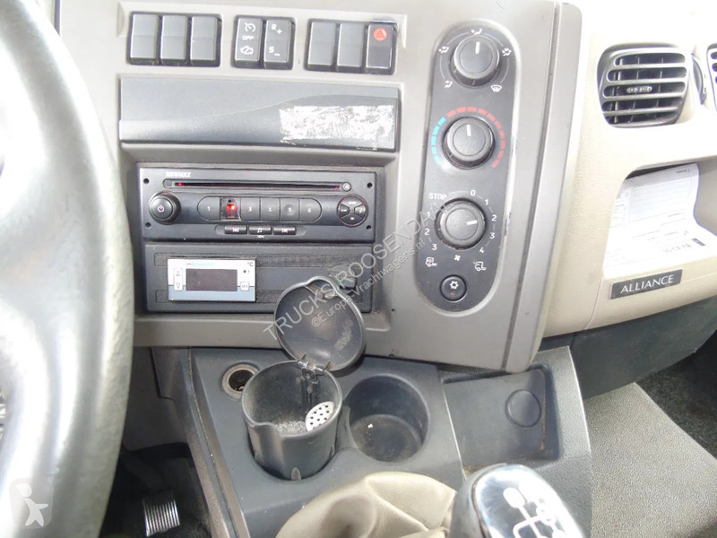 Kamion Renault 220 + euro 5 + MANUAL + lift + 12T