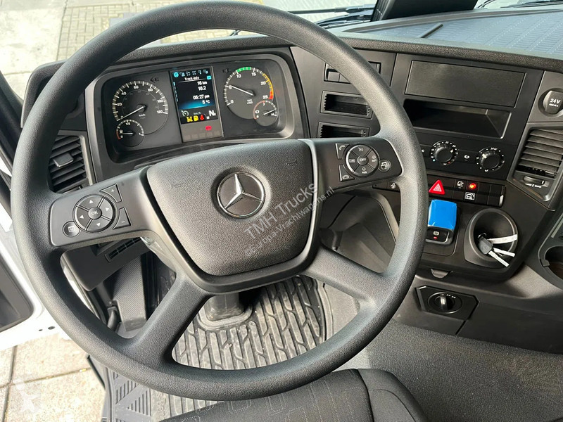 Kamion Mercedes 4140 K 8x4 Crane Truck