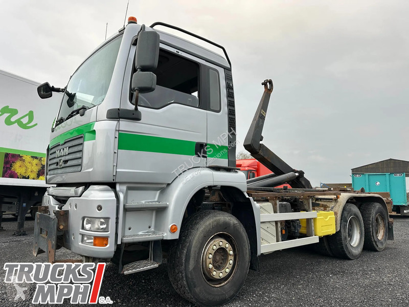 Kamion MAN 33.430 33.430 lève container AJK