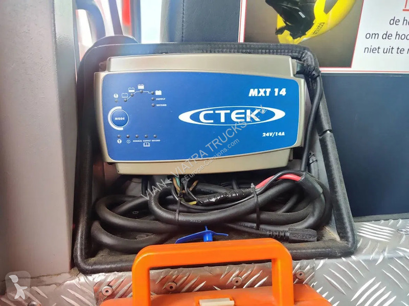 Kamion Mercedes 917 F 4X2 1500L Tank + Pump...