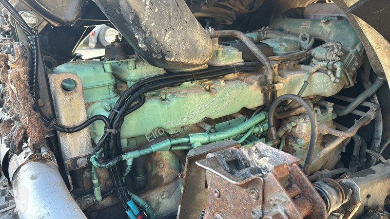 Camion Volvo - 320 (POMPE MANUELLE / BIG HUB /...