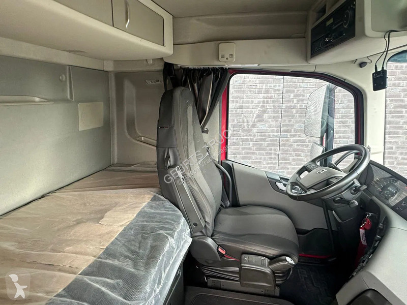 Lastbil Volvo 500 8X2F R BAKWAGEN MET FASSI...