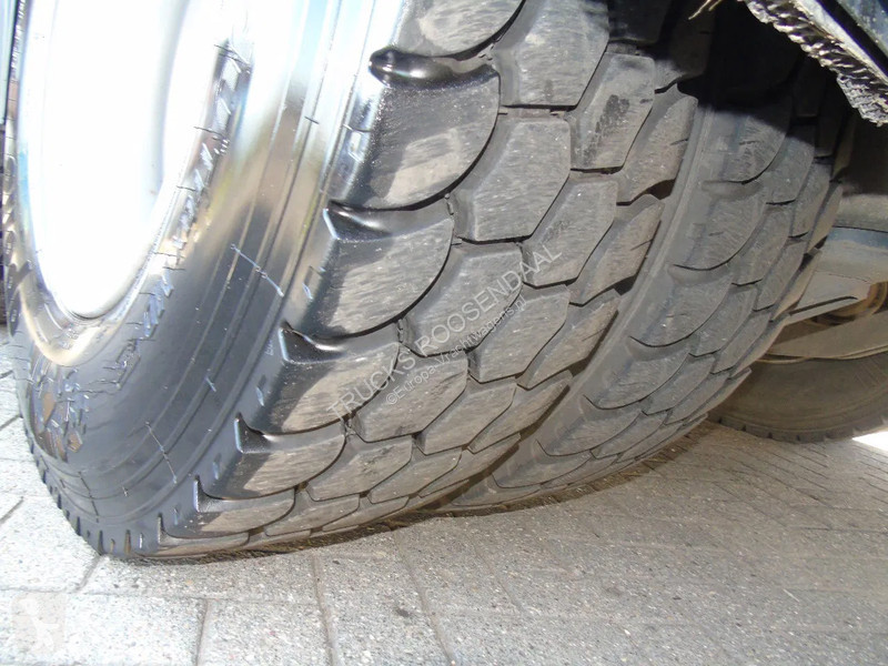 Vrachtwagen Volvo 420 + 8x4 + PALFINGER 24.001...