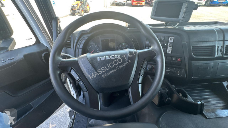 شاحنة Iveco 330 6X2