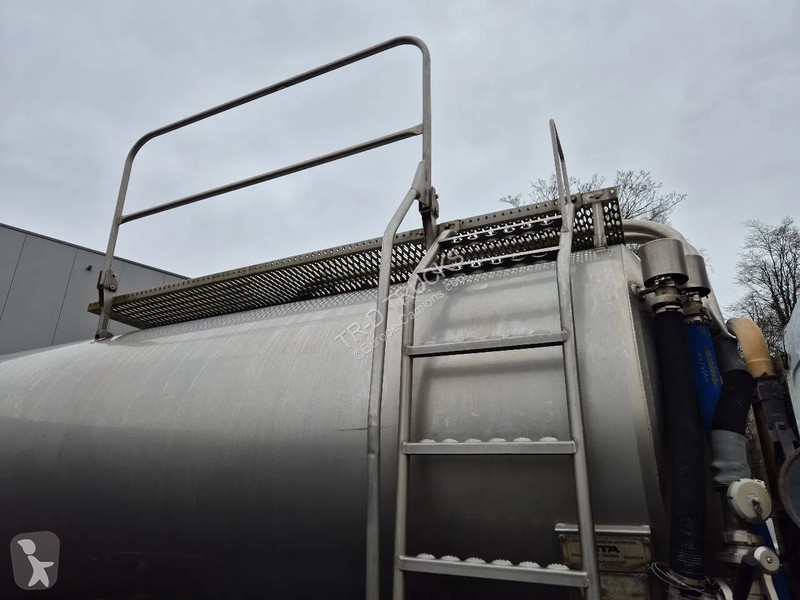 شاحنة Renault 320 DXI - 11000L INSULATED INOX...