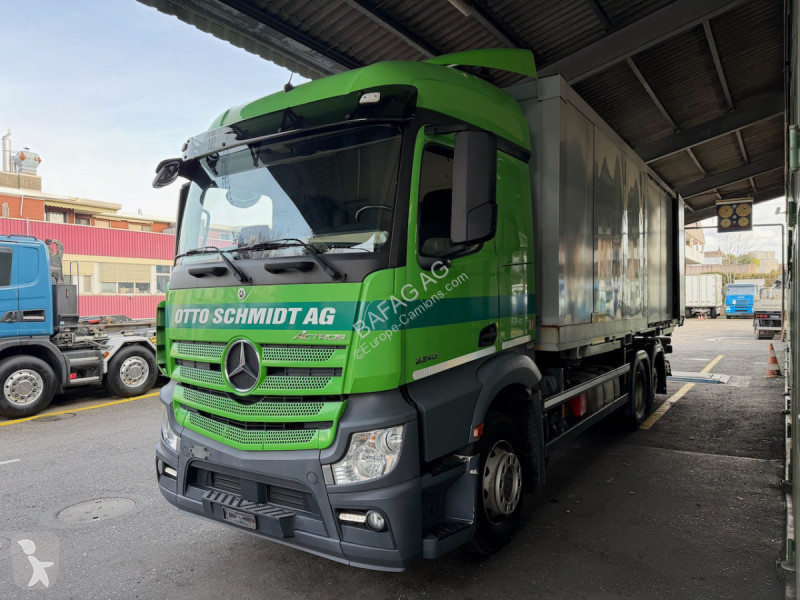 شاحنة Mercedes actros 2543 6x2