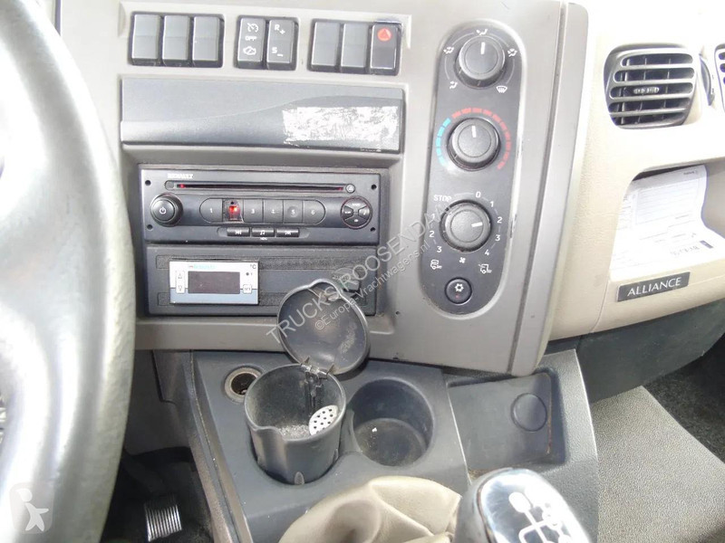 شاحنة Renault 220 + euro 5 + MANUAL + lift + 12T