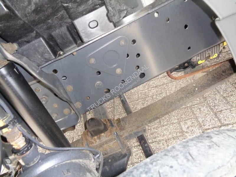 شاحنة Mercedes 822 + Euro 5 + Dhollandia lift
