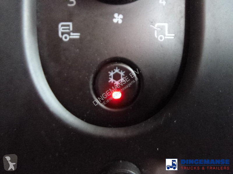 شاحنة Renault D18 Wide 4x2 RHD Thermoking T800...