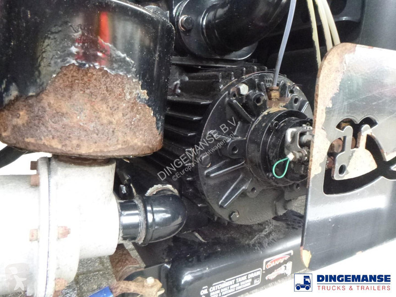 Camión DAF 220 4x2 RHD Whale vacuum tank