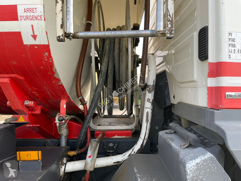 شاحنة Mercedes 1829 13.500L Fuel Truck
