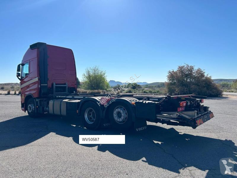 شاحنة Volvo 500 6X2 Elevador 2000kgs