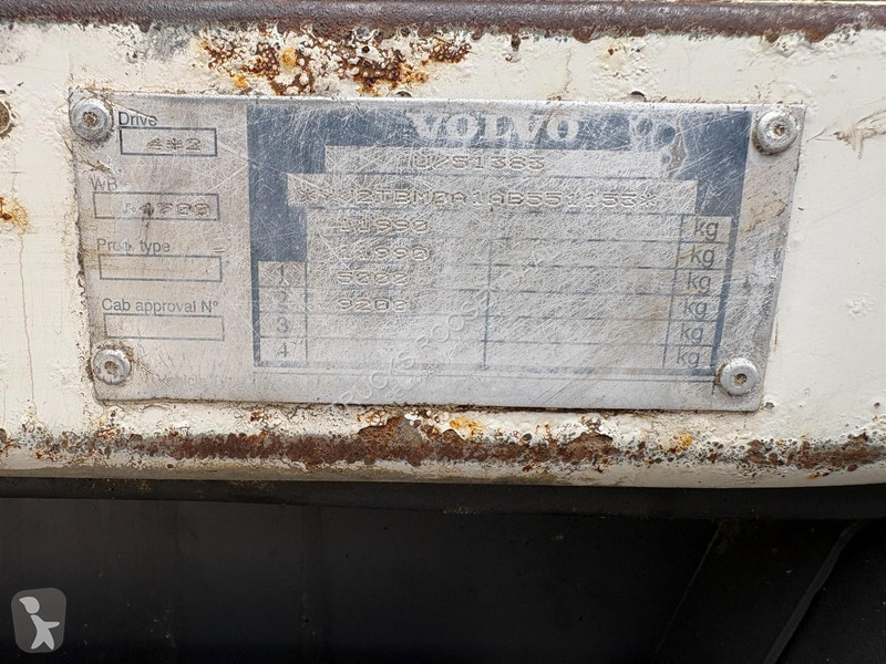 شاحنة Volvo 12240 + Leaf Suspension + Loadlift...