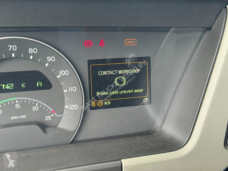 شاحنة Volvo 330 6x2*4 BDF + Lift Only 309Tkm!...