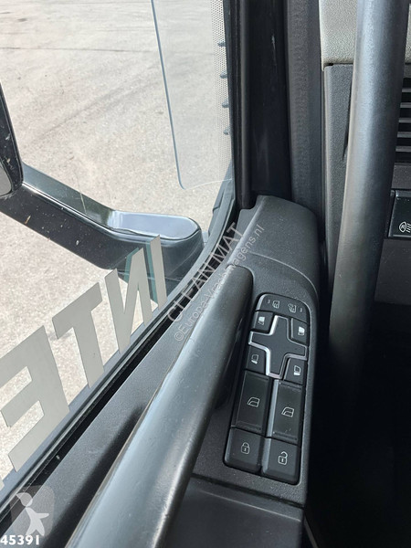 شاحنة Volvo 540 8x4 HMF 85 Tonmeter laadkraan +...