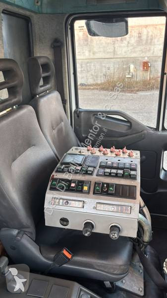 آلة لصيانة الطرق Iveco