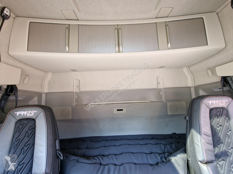 شاحنة Volvo 16750 Globetrotter 8x4*4 - Chassis...