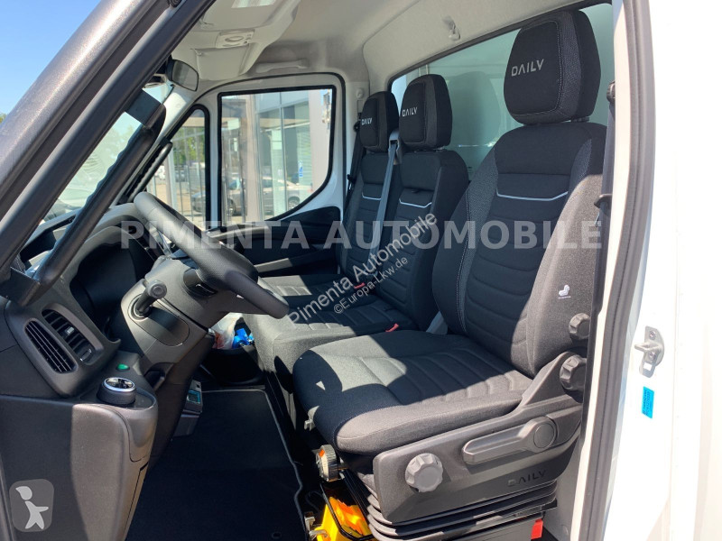 شاحنة Iveco 70C18A8P AUT LUF TK 2,46m BR LED...