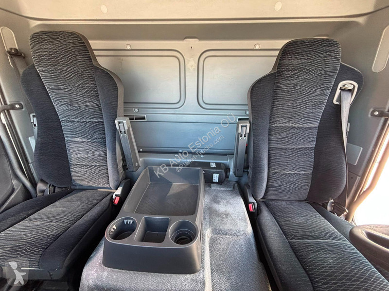 شاحنة Mercedes 1221 4x2