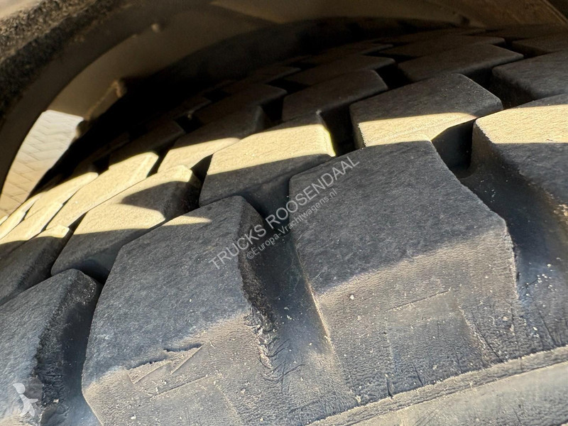 شاحنة Scania P230 + 3 PEDAS + 19t + OADIFT 1500 KG