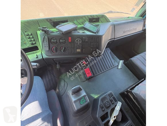 Vrachtwagen Mercedes 3340
