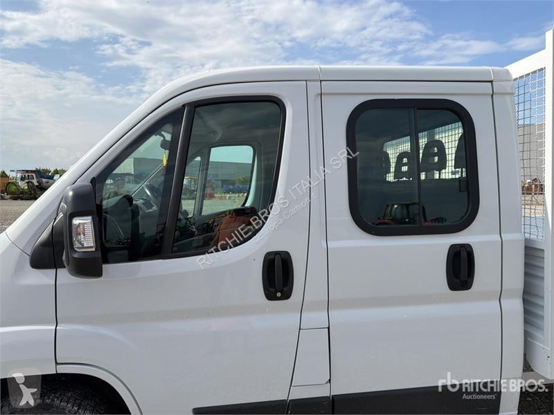 Kamion Fiat ducato Crew Cab Flatbed Truck