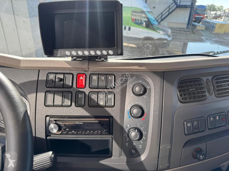Kamion DAF LF 230 4X2 EURO 6 + DHOLLANDIA LIFT KG