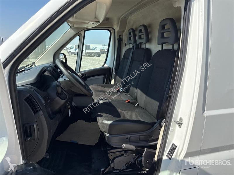 Camión Peugeot 335 L2H2 2.0 BLUEHDI 130CV Van...