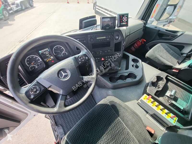 Teherautó Mercedes 2543