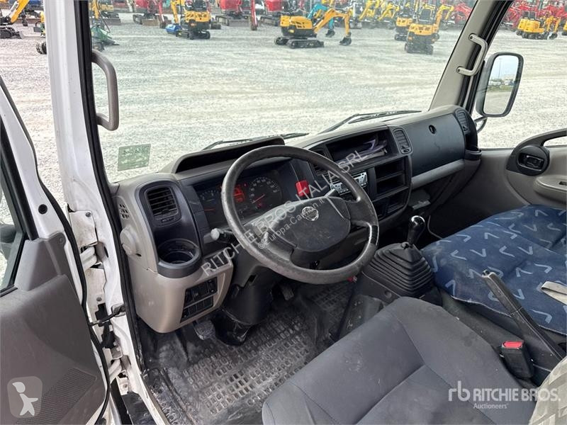 Camion  PNT205 NHD 18.1 m on Nissan Cabstar...