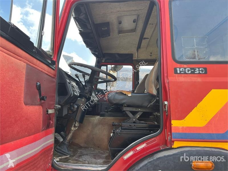 Camion Iveco Unic 6x2 T/A Dump Truck