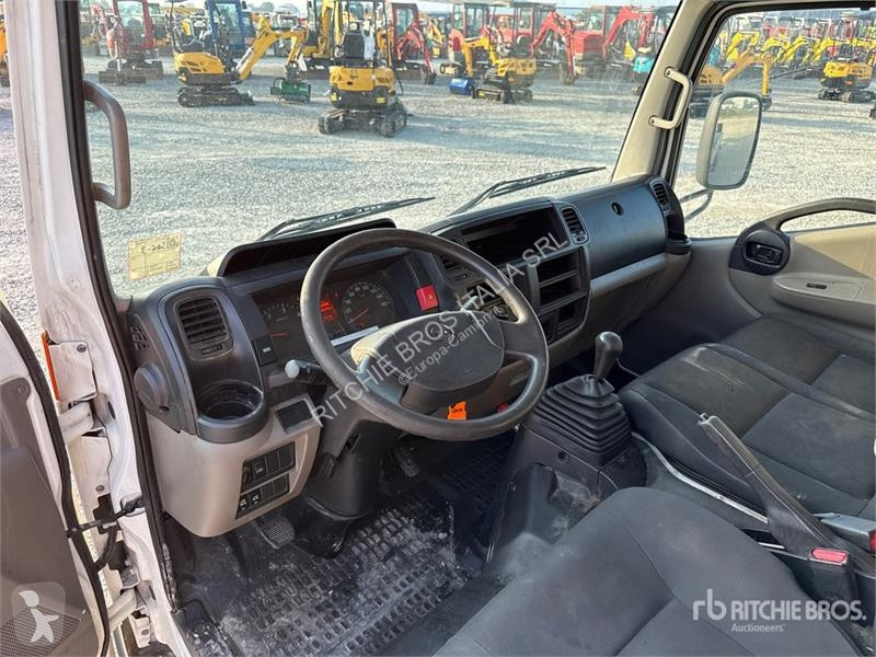 Camion Nissan Isoli PNT230 20.5 m on Nissan...