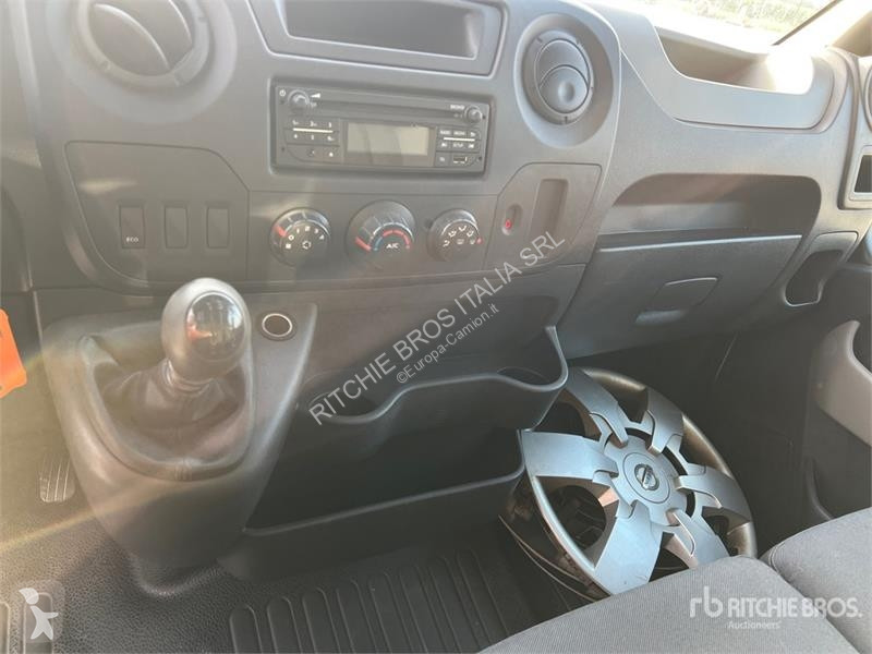 Camião Nissan NV400 P/M Curtain Side Truck