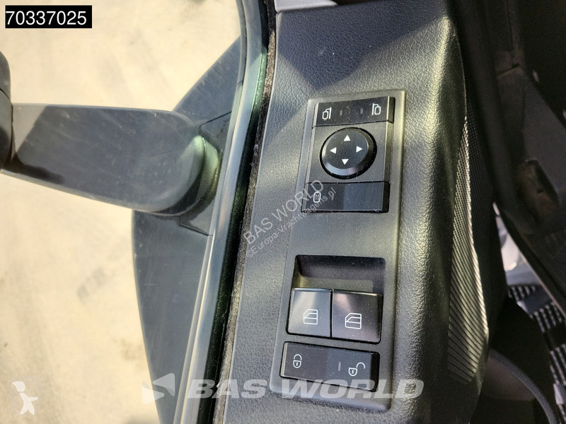 Camion Mercedes 2124 4X2 2t Tailgate 6-Cylinder...