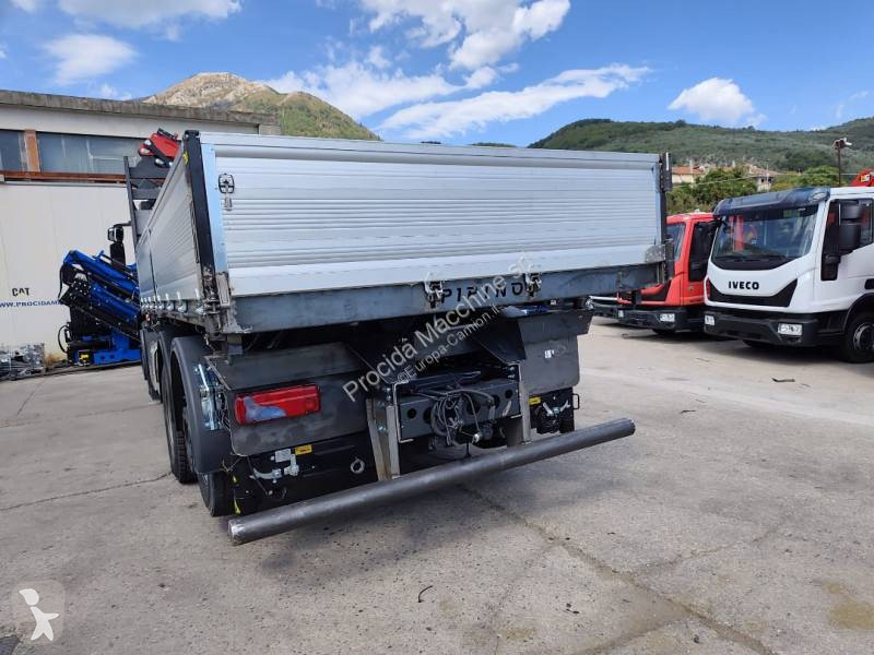 Iveco AD 260 S 31 X/P truck