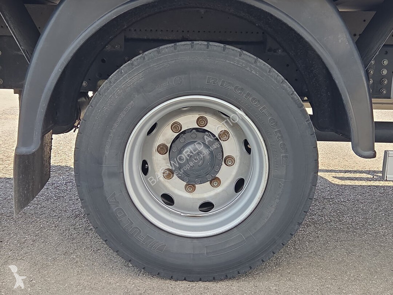 Camião Iveco 140E220
