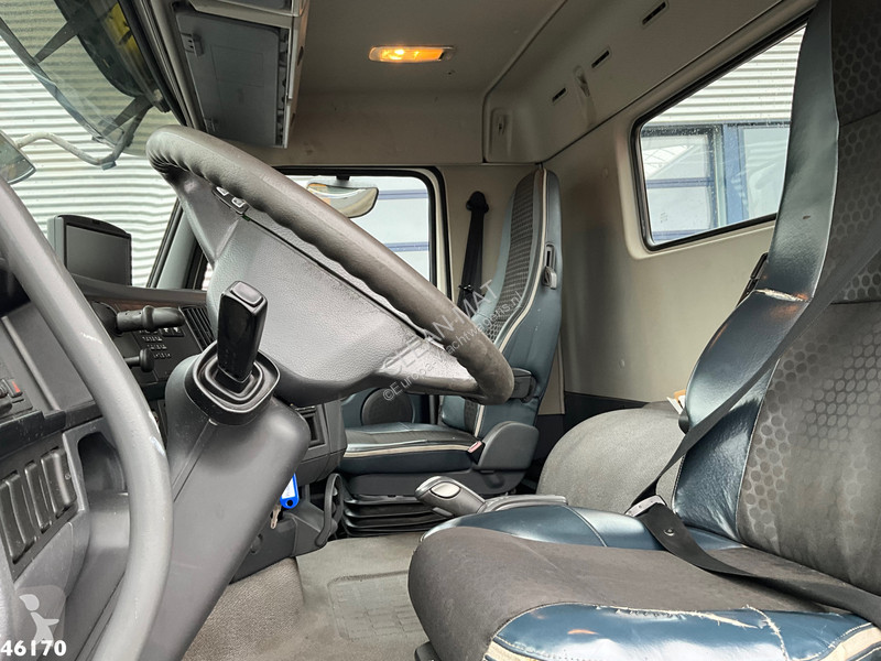 Lastbil Volvo 420 8x4 HMF 22 Tonmeter laadkraan