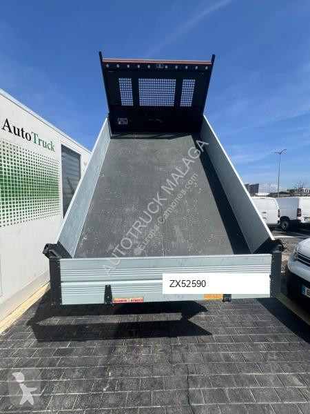 Véhicule utilitaire Nissan