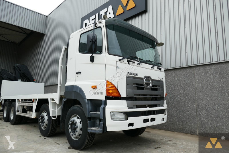 Camion Hino FY crane