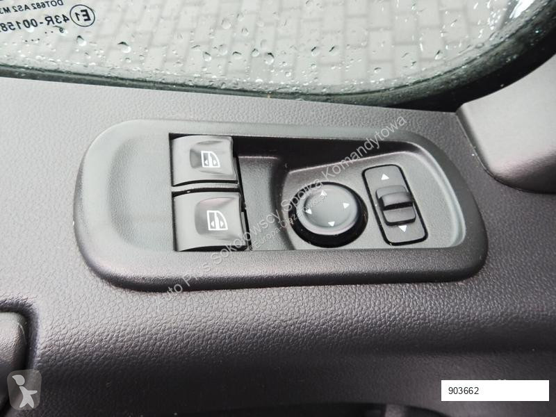 Véhicule utilitaire Renault MASTER SKRZYNIA...