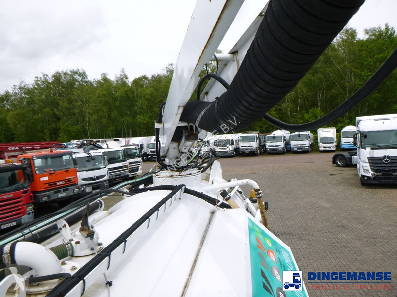 Lastbil Mercedes 1824 4x2 RHD Whale vacuum tank...